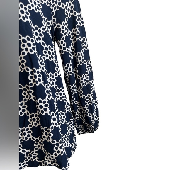 Boden Ladies Navy & White Print Lightweight Blouse Size 4 - Picture 3 of 5
